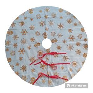 Nwot Medium White Christmas Tree Skirt With Gold Snowmen And Gold Snowflakes